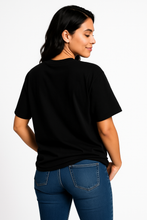 Lade das Bild in den Galerie-Viewer, Organic Ethical Luxury Übergroßes T-Shirt mit tief angesetzter Schulterpartie
